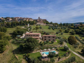 Villa nestled in the large green of the surrounding Umbria
